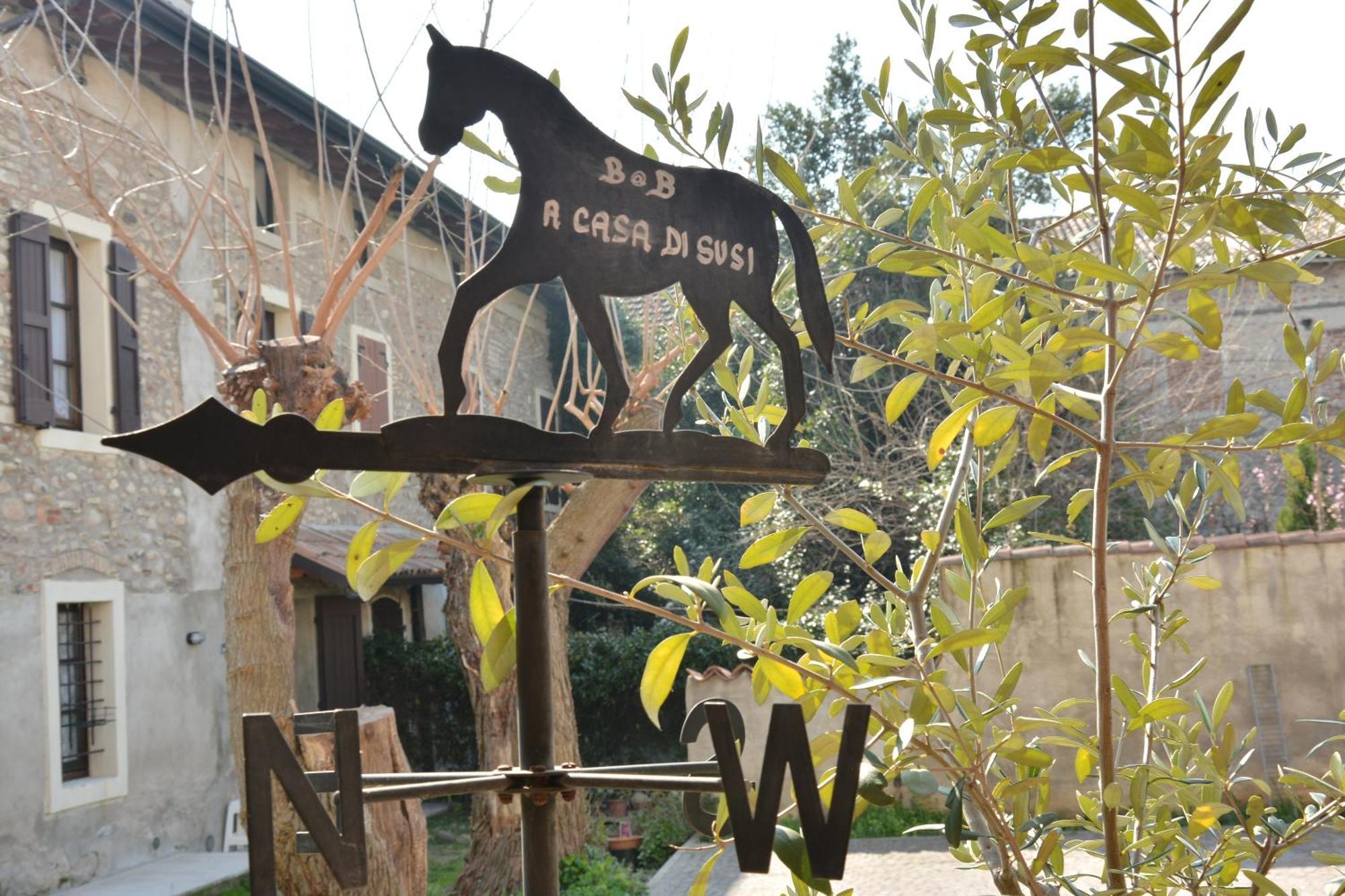 卡斯特努沃德加尔达A Casa Di Susi住宿加早餐旅馆 客房 照片